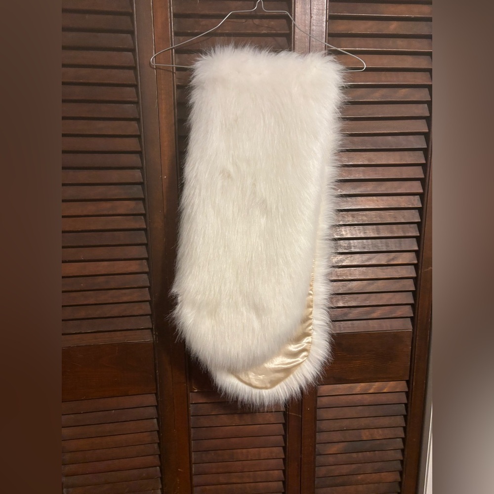 Fake “fur” shoulder wrap
